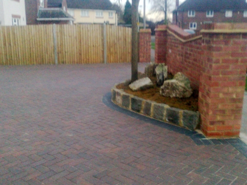 B LANDSCAPING AND FENCING 4